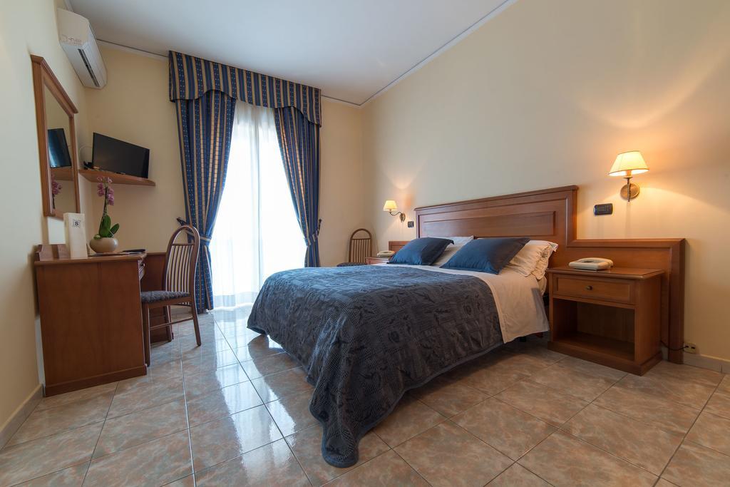 Albergo Scalzone 卡斯特沃托诺 外观 照片